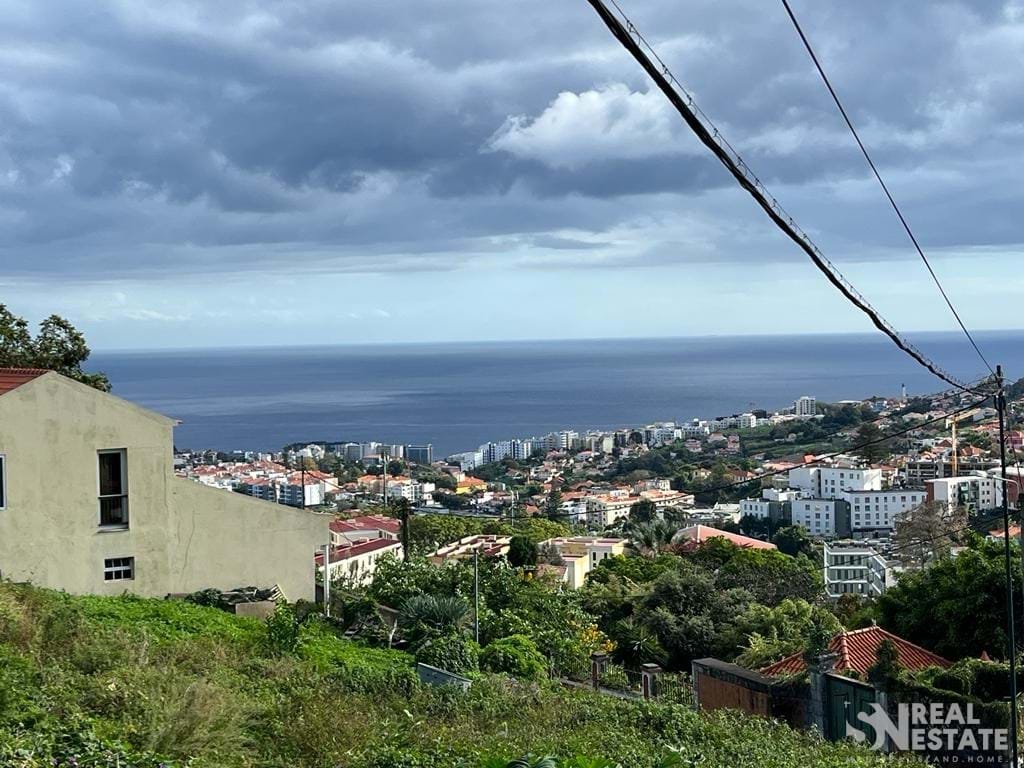 Terreno para Construção - Santo António, com vista mar