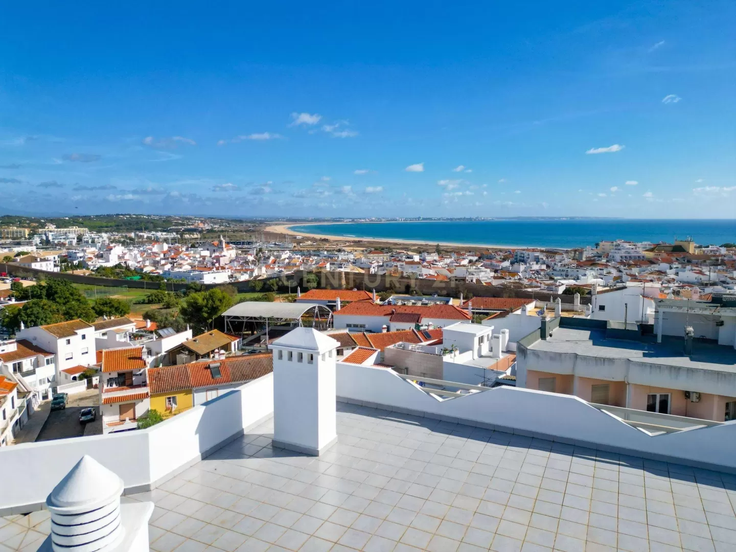 Penthouse Exclusiva com 3 Quartos e Vista Panorâmica sobre Lagos