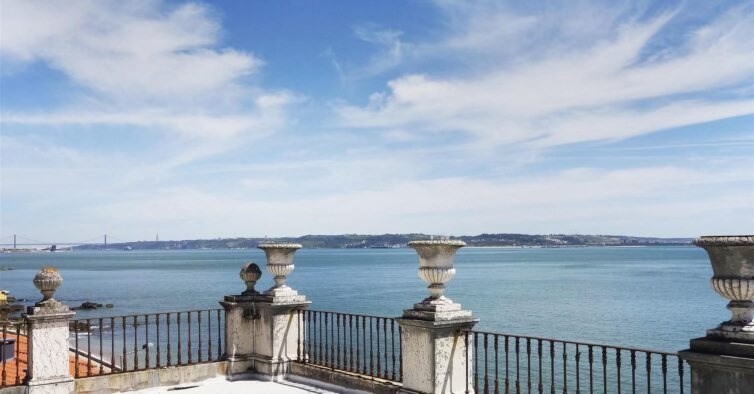 Quinta do Relógio: Palacete Histórico do Século XIX à Beira-Rio em Paço de Arcos, Oeiras