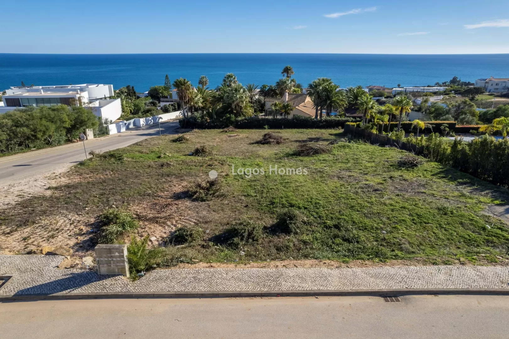 Terreno de Construção com Vista ao Mar com Projeto Aprovado  - Praia da Luz, Algarve