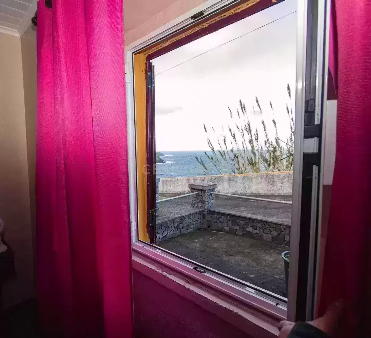 Benfeitoria T3  ? Primeira Linha de Mar nas Capelas 