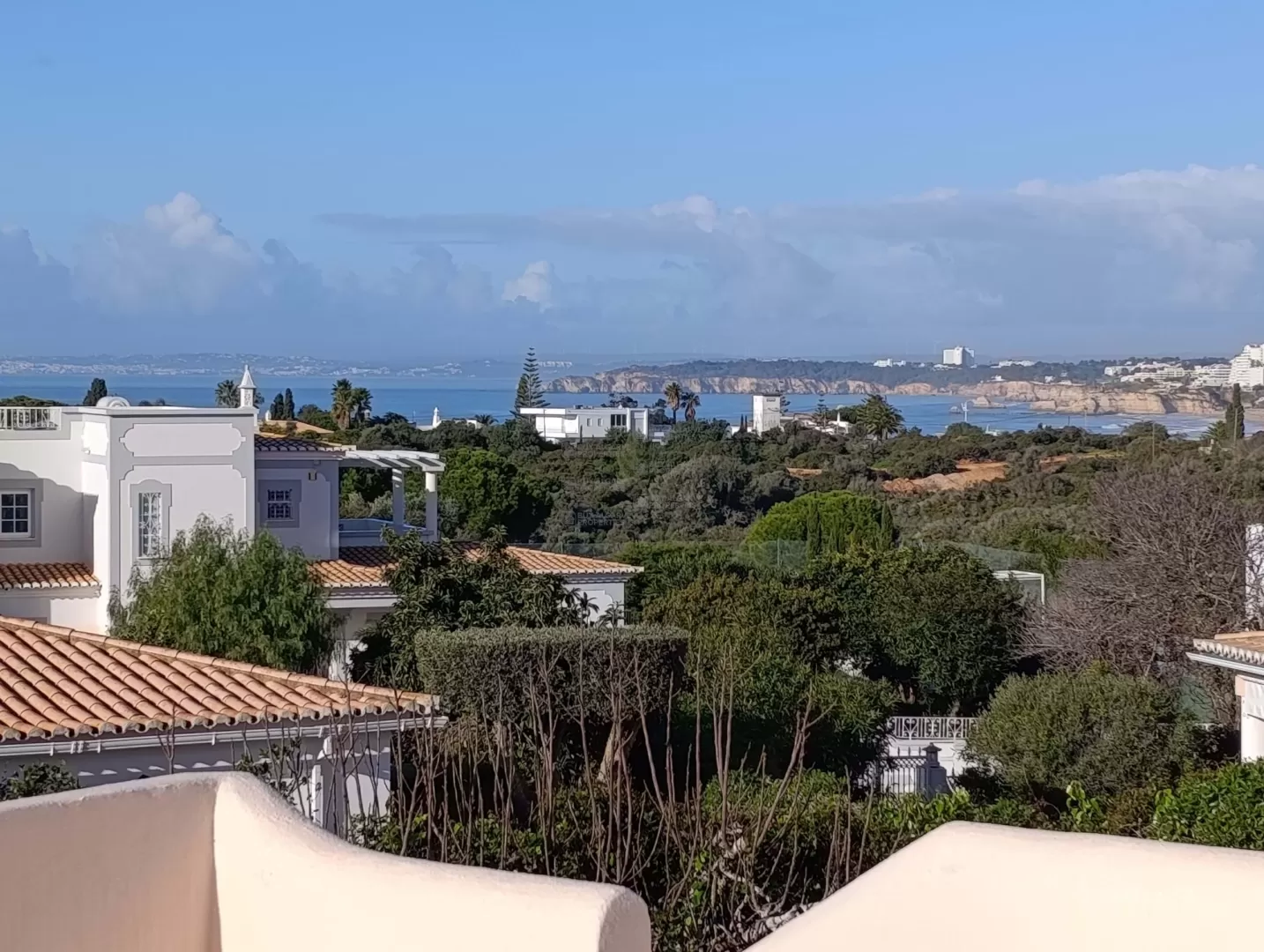 Moradia com 5 quartos, Totalmente Remodelada com Vista Mar em Ferragudo