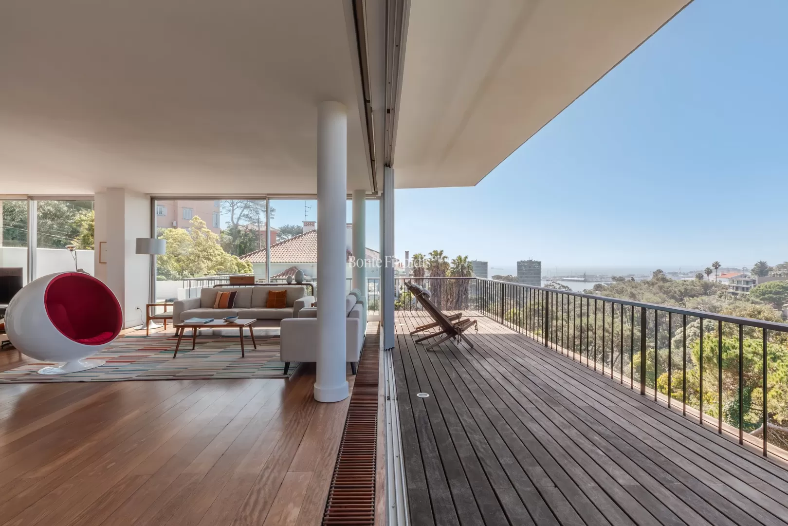 Moradia T4 com Vista Mar e Piscina no Monte Estoril