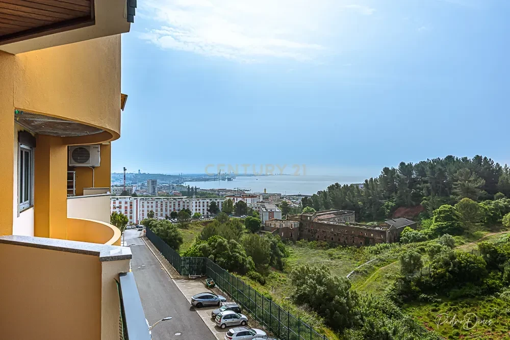 Apartamento T2 c/ Terraço, Churrasqueira e Vista Rio Sado