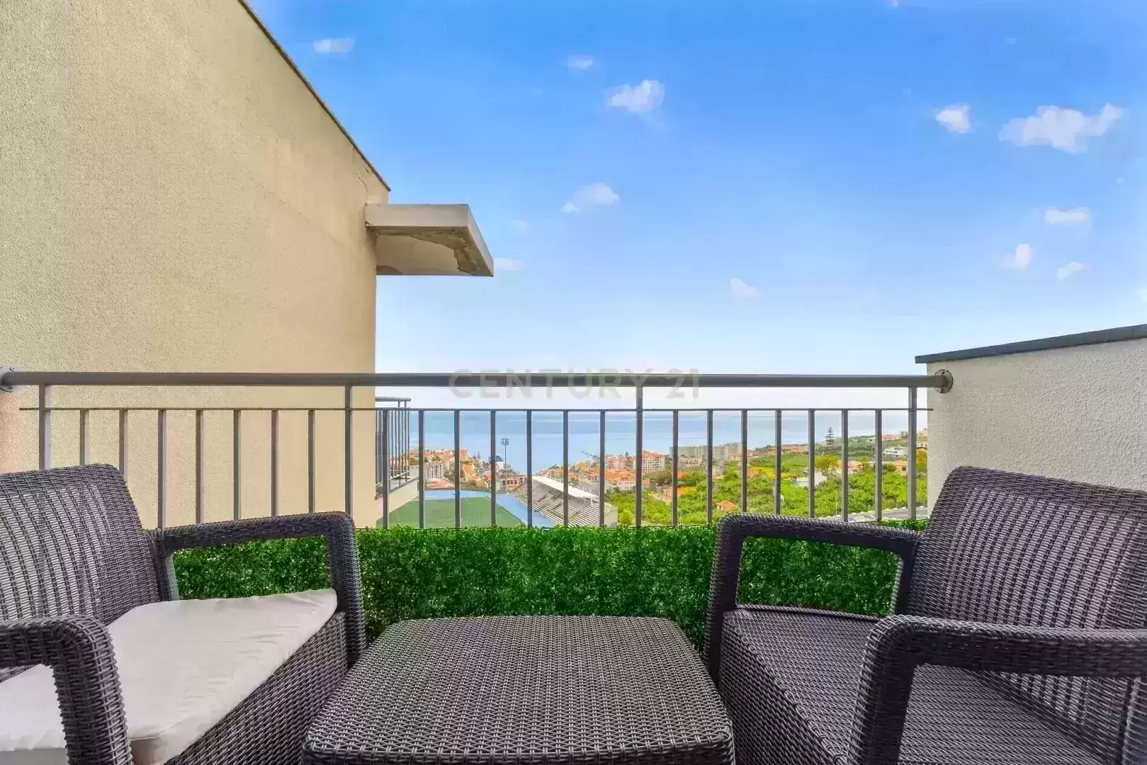 Apartamento T3 com Varanda e Vista Desafogada ? Câmara de Lobos